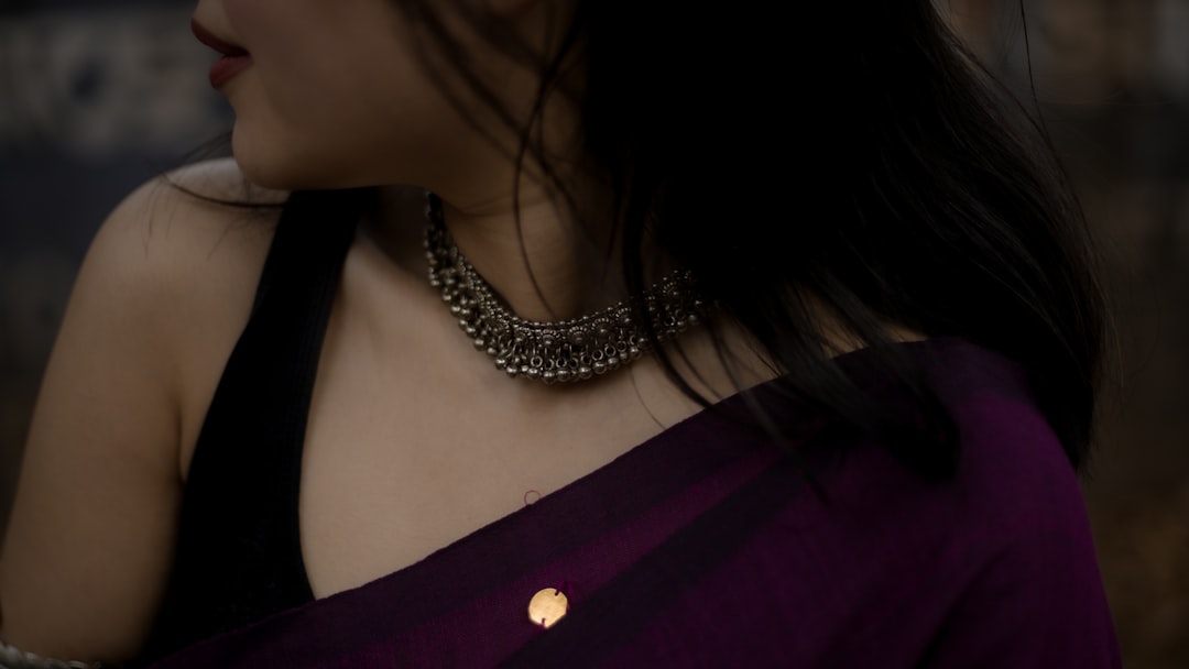 oxidized jewelry for sarees, minimalist jewelry, bridal styling